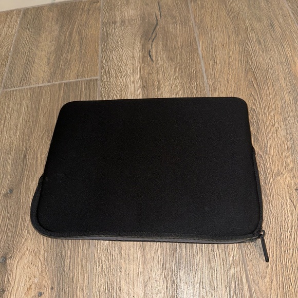 Mac Book Air Case - Picture 3 of 4